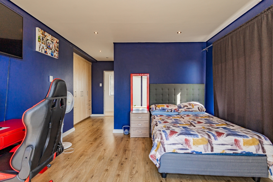 6 Bedroom Property for Sale in Baronetcy Estate Western Cape